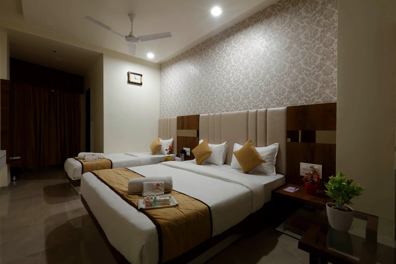 best hotel near gandhi road ahmedabad