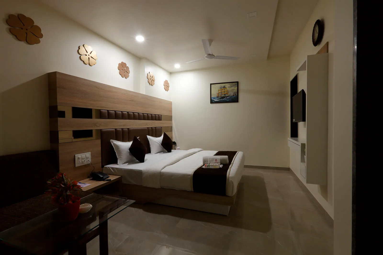 3 star Hotels in relief road ahmedabad