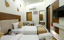 best hotel near ratanpole market